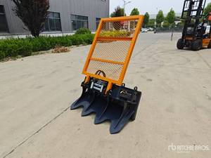 lot 41002 image: Arteer Skid Steer 15000 lbs  Hydraulic Logging Winch (SS-15000G)