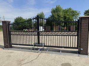 lot 44001 image: Dual Swing Majestic Electric Driveway Gate  DG17CAO-P40MSS-DZ