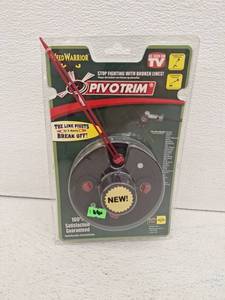 lot 10183 image: Pivotrim 17233 Easy Load Universal Gas Trimmer Head .095 Line