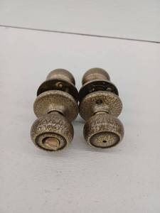 lot 10215 image: Kwikset Privacy Door Knob, 2 Pack