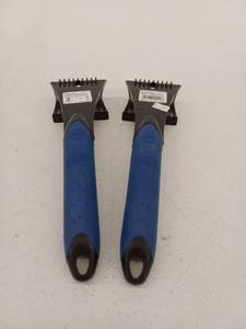 lot 10224 image: SubZero Talon Dual Blade Ice Scraper, 2 Pack