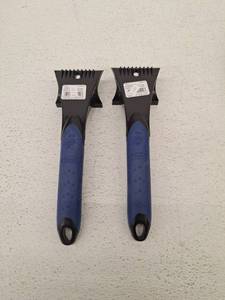 lot 10256 image: Ice Scraper Set with Blue Ergonomic Handles