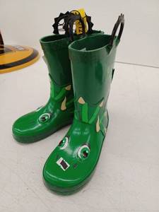 lot 10258 image: Members Mark Kids Green Crocodile Rain Boots Size 1112