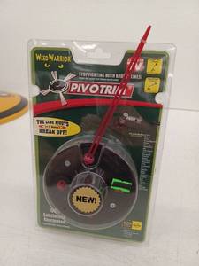 lot 10262 image: Pivotrim 17233 Easy Load Universal Gas Trimmer Head .095 Line