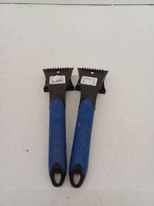 lot 11680 image: SubZero Talon Dual Blade Ice Scraper, 2 Pack