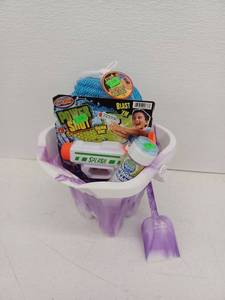 lot 11700 image: Beach Bucket with Summer Toys Lot