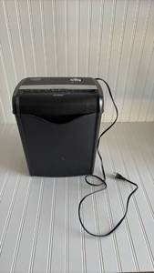lot 105 image: Aurora AS600C Cross-Cut Paper Shredder -