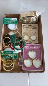 lot 113 image: Mini Boutique Picture Frame craft Collection
