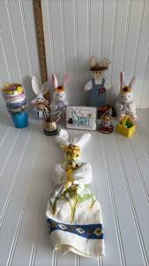 lot 123 image: Easter Bunny Decor Collection