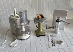 lot 139 image: Kitchen Appliance Bundle - Food Processor, Cookie Press & Meat Grinder