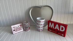 lot 146 image: Valentines Day lot