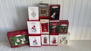 lot 151 image: Hallmark Keepsake Christmas Ornament Collection
