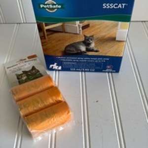 lot 165 image: PetSafe SSSCAT Deterrent Spray System with Neater Scooper Bags