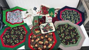 lot 171 image: Christmas Holiday Linens and Placemats Collection