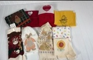 lot 173 image: Seasonal Kitchen Towel Collection