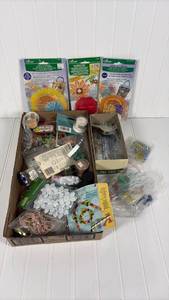 lot 190 image: Mixed craft lot