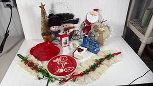 lot 192 image: Christmas Decorations Collection with Red Bicycle Plates