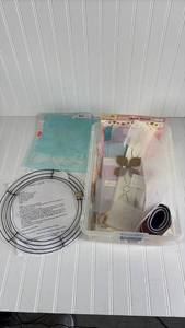 lot 240 image: Craft Stencil and Wire Wreath Making Kit