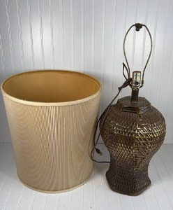 lot 313 image: Wicker Table Lamp (heavy) with Drum Shade