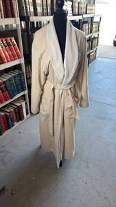 lot 362 image: Caesars Palace Hotel Bathrobe