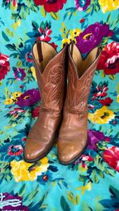 lot 374 image: Brown Leather Western Cowboy Boots with Ornate Stitching
