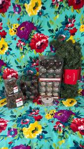 lot 393 image: Christmas Decoration Bundle Set