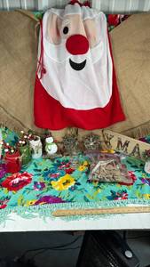 lot 396 image: Holiday Christmas Decoration Bundle Mixed Lot