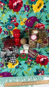 lot 397 image: Holiday Christmas Craft Supplies Bundle