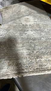 lot 33040 image: Gray and Gold Loloi rug Millie