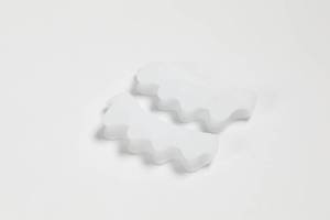 lot 20248 image: 4 Pcs Silicone Toe Spacers �� Toe Support toe separators for Women & Men  Yoga Toe Separators for Toe Straightening & Relaxation  Correct Overlapping Toes, Bunions, Hammer Toe (Clear, 3.98) - Retail $20