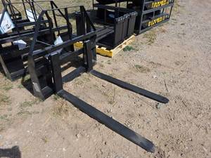 lot 4328 image: AGT SAI1100 Adjustable Pallet Fork Attachment for Tractor