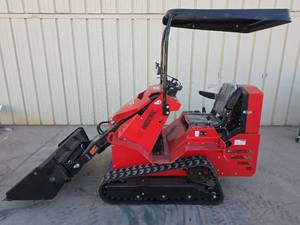 lot 4345 image: AGT SDA-140T Mini Tracked Skid Steer Loader w 44 Bucket