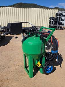 lot 4498 image: Industrial Portable Sandblasting Unit