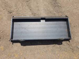 lot 4624 image: Universal Mounting Plate for Mini Skid Steers