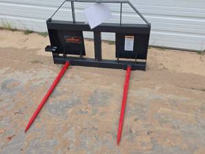 lot 4677 image: LandHonor Dual Skid Steer Bale Spears BS-12-2500G