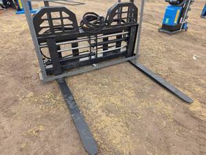 lot 4619 image: Raytree RMF48 Skid-Steer Fork Attachment