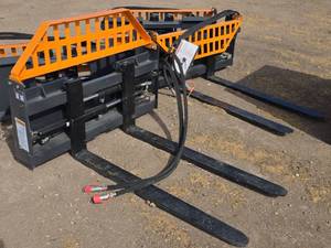 lot 4733 image: LandHonor HPF-11-3000G Hydraulic Pallet Forks for Skid Steer
