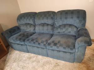 lot 21 image: Lazy Boy Blue Fabric Dual Reclining Sofa