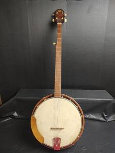 lot 24 image: High Quality Prestige 5-String Banjo with Wood Body and Red Tailpiece