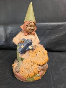 lot 319 image: Tom Clark Garden Mum Gnome with Watering Can and Sunflowers