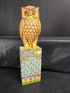 lot 325 image: Jim Shore Heartwood Creek Owl Figurine