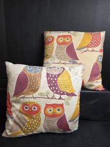 lot 331 image: Decorative Owl Pattern Throw Pillows Set of 2