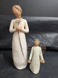 lot 363 image: Willow Tree Grateful Figurine  with Angel of Grace