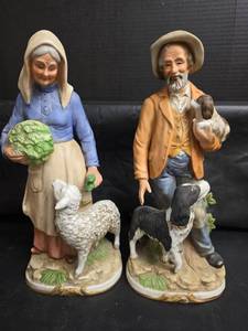 lot 367 image: Farm Couple Figurine Set with Animals