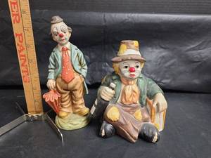 lot 370 image: 2 Hand Painted Ceramic Clown Figurines