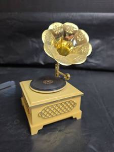 lot 390 image: Decorative Gramophone Music Box with Flower Horn