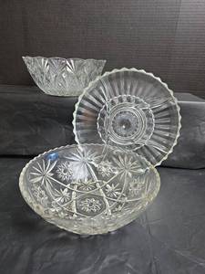 lot 414 image: Cut Crystal Glass Bowl Set with Relish Tray
