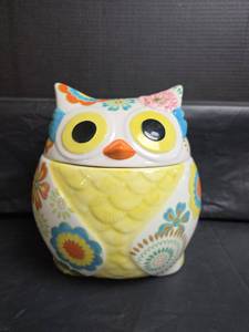 lot 424 image: Pier 1 Imports Owl Cookie Jar with Floral Design