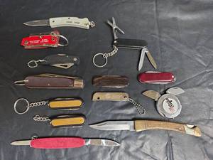 lot 442 image: Mixed Collection of Pocket Knives and Multi-Tools