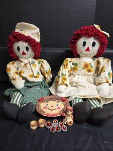 lot 448 image: Raggedy Ann and Andy Dolls with Decorative Face Plate